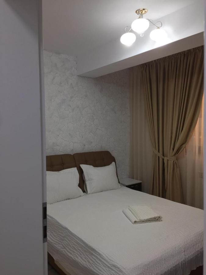 Mirror Lake Apartment Mamaia Extérieur photo